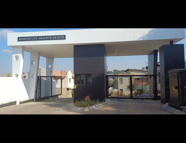 4 BEDROOM CLUSTER FOR SALE IN NORTHCLIFF